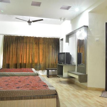 Sharan Hotel Shirdi Exterior photo