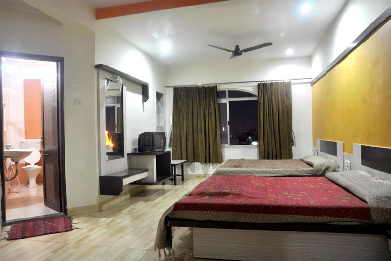 Sharan Hotel Shirdi Room photo