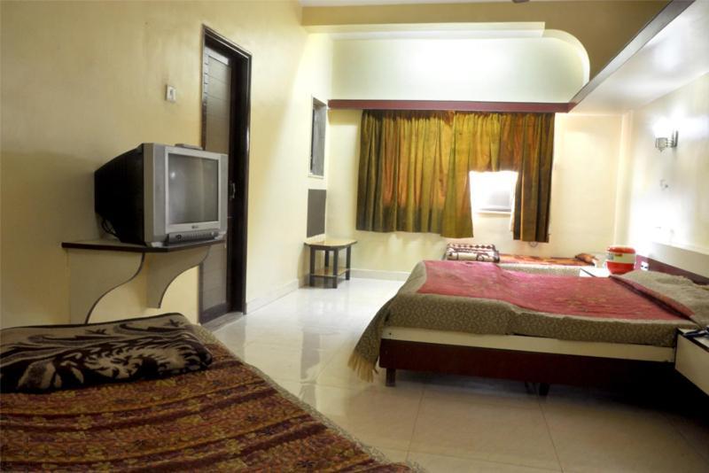 Sharan Hotel Shirdi Exterior photo